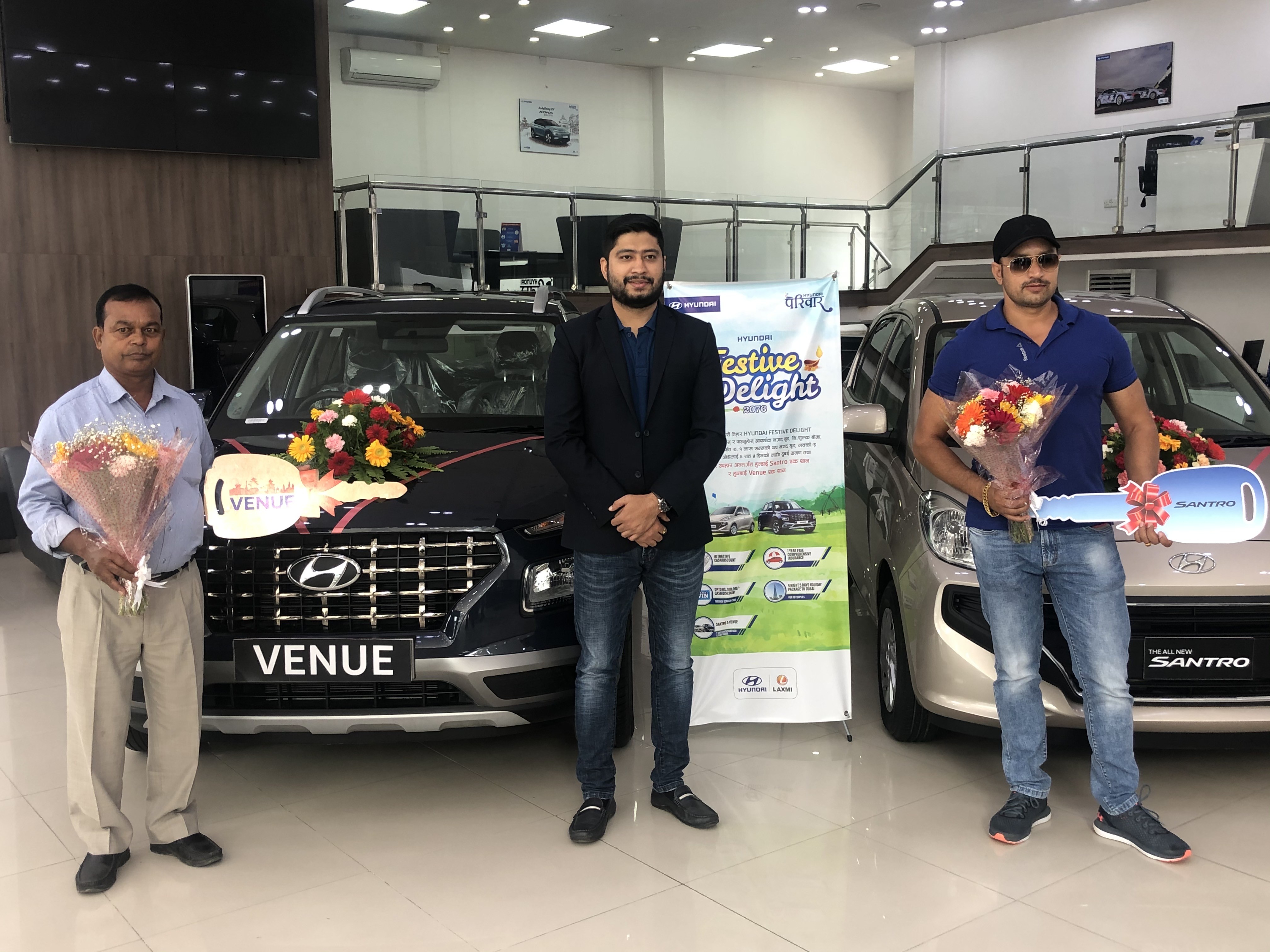 Keys handed over to the bumper prize winners of Hyundai Festive Delight 2076